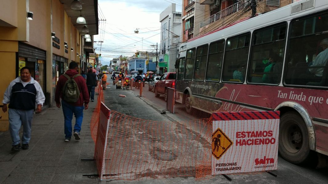 Se regulará a partir de hoy la circulación vehicular en el microcentro con oficiales de tránsito