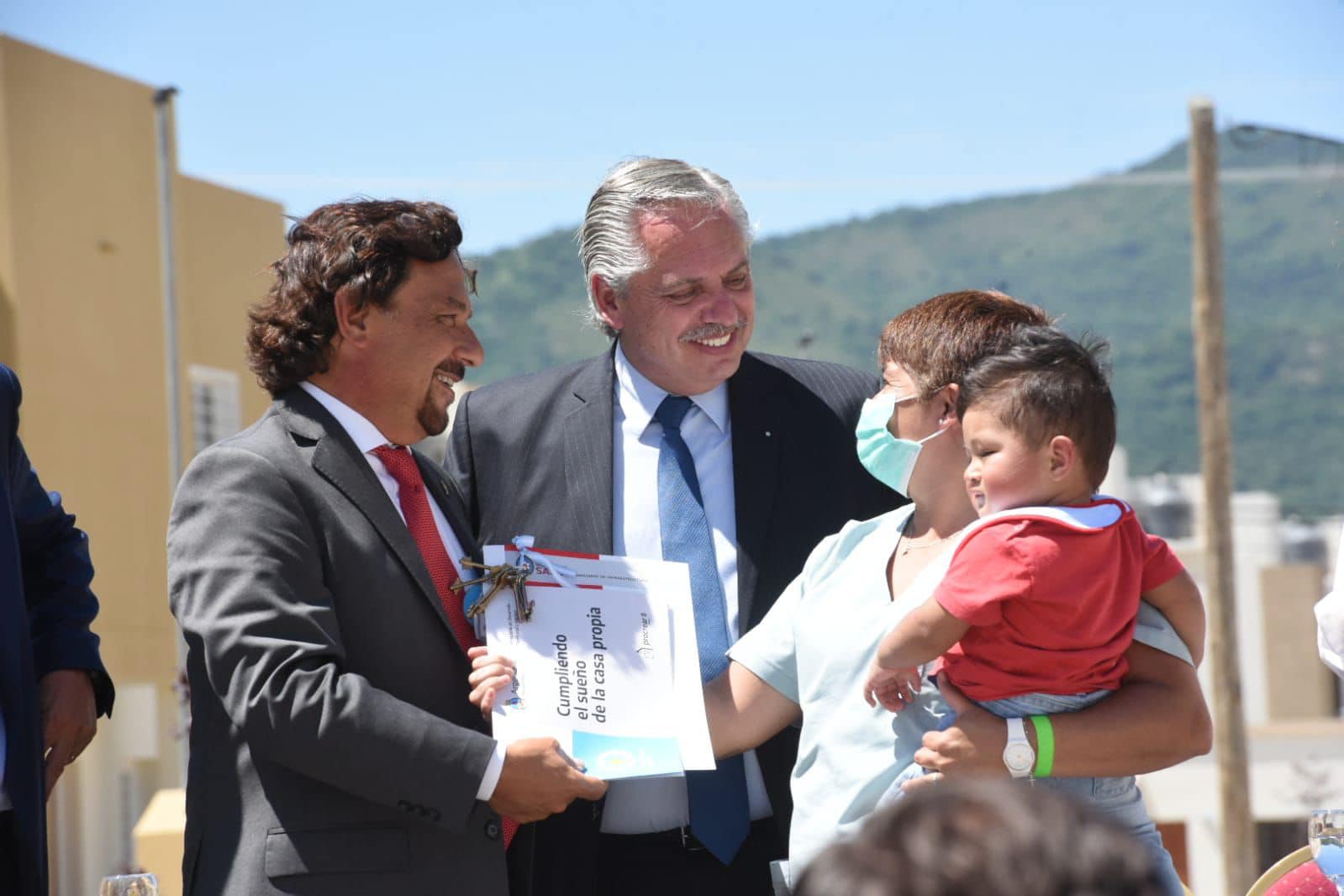 El presidente Alberto Fernández  entregó viviendas en el Pereyra Rozas