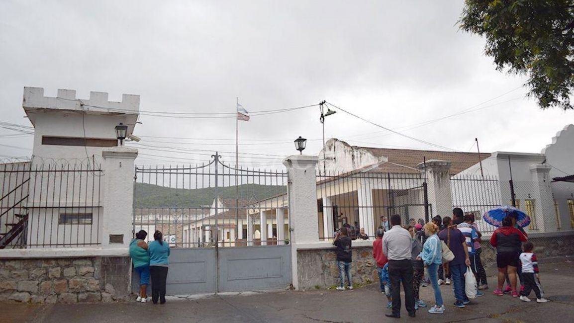  Una interna se habría prendido fuego a lo bonzo en el penal de Villa Las Rosas