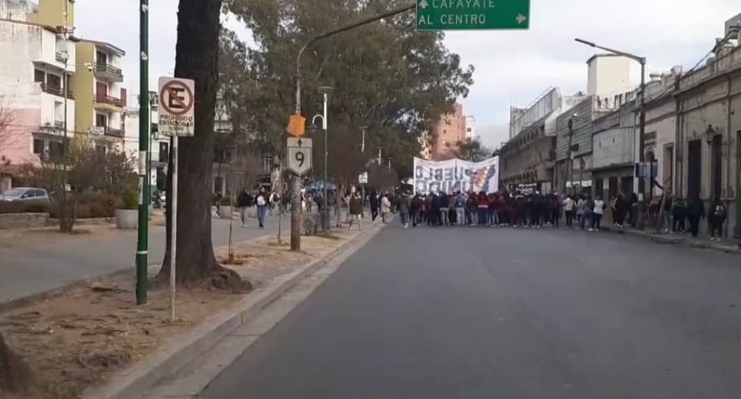 Organizaciones sociales cortan Av. San Martín y marcharán hasta plaza 9 de Julio