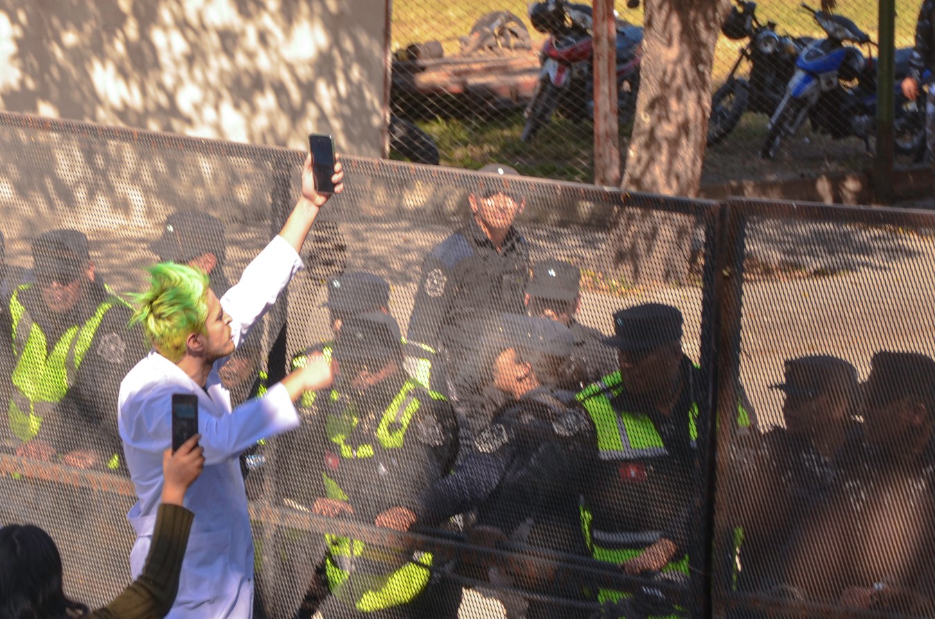 Imputaron al influencer «Michelo» por resistencia a la autoridad e incitación a la violencia