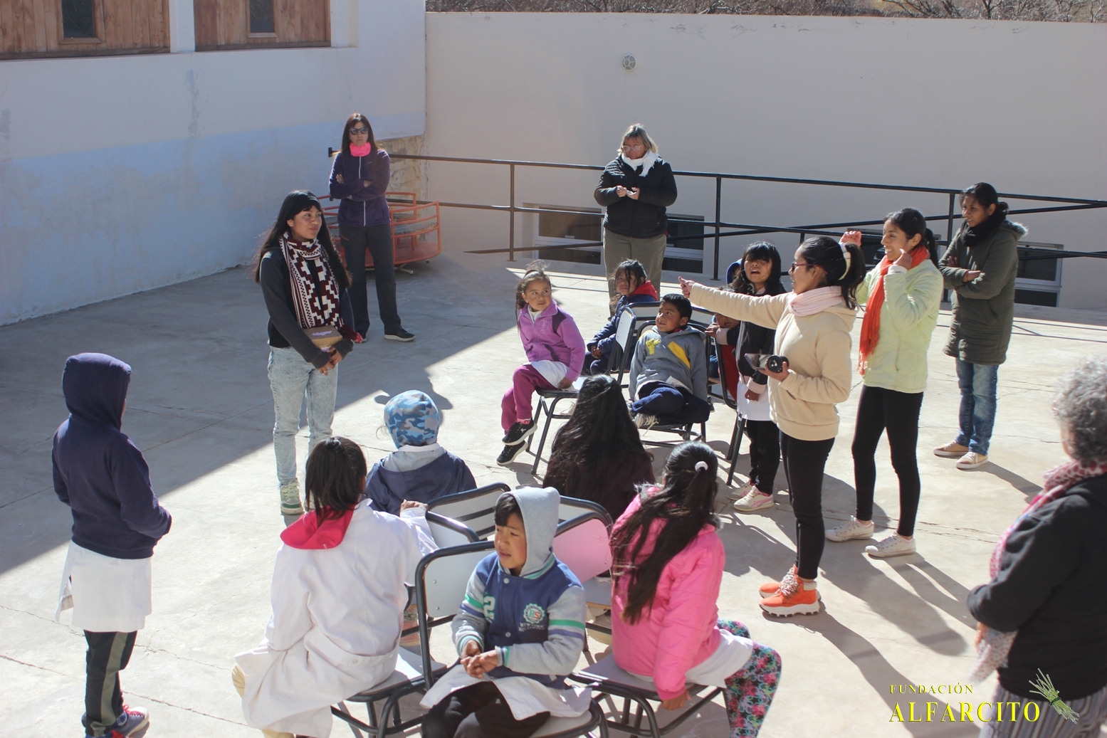Llevaron el proyecto «Arcoiris de emociones Creativas» a la Escuela 4599 de Pascha